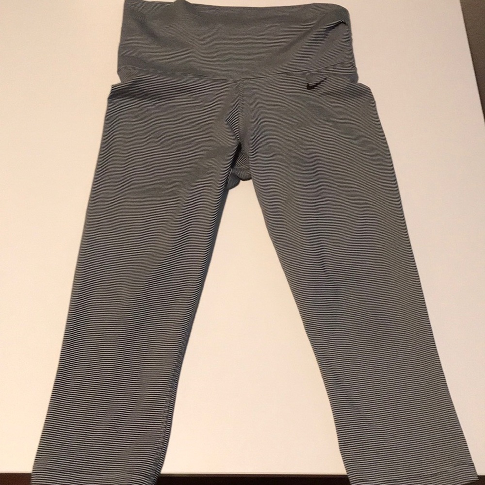 Nike DriFit Navy stripe Capri pants Size S